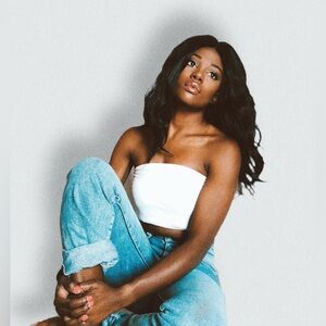 Meet your Posher, Elizabeth